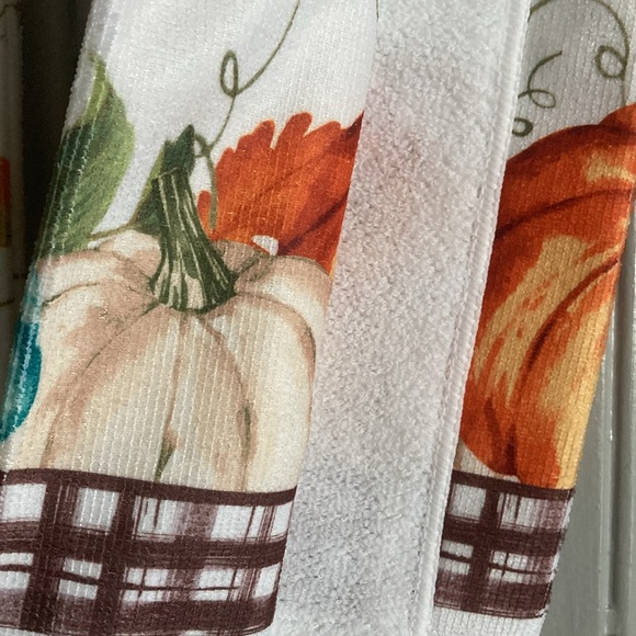 NWT-Set of 3- Cream, Blue & Orange Fall Pumpkins & Thankful Kitchen Towels 25x15 - Picture 12 of 17
